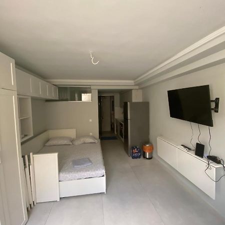 Minimalist Studio Behind Hilton Hotel Athen Exterior foto