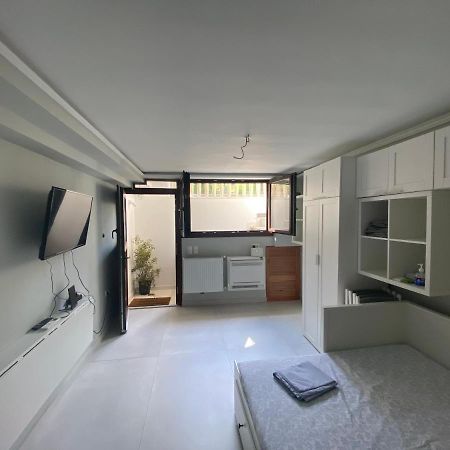 Minimalist Studio Behind Hilton Hotel Athen Exterior foto